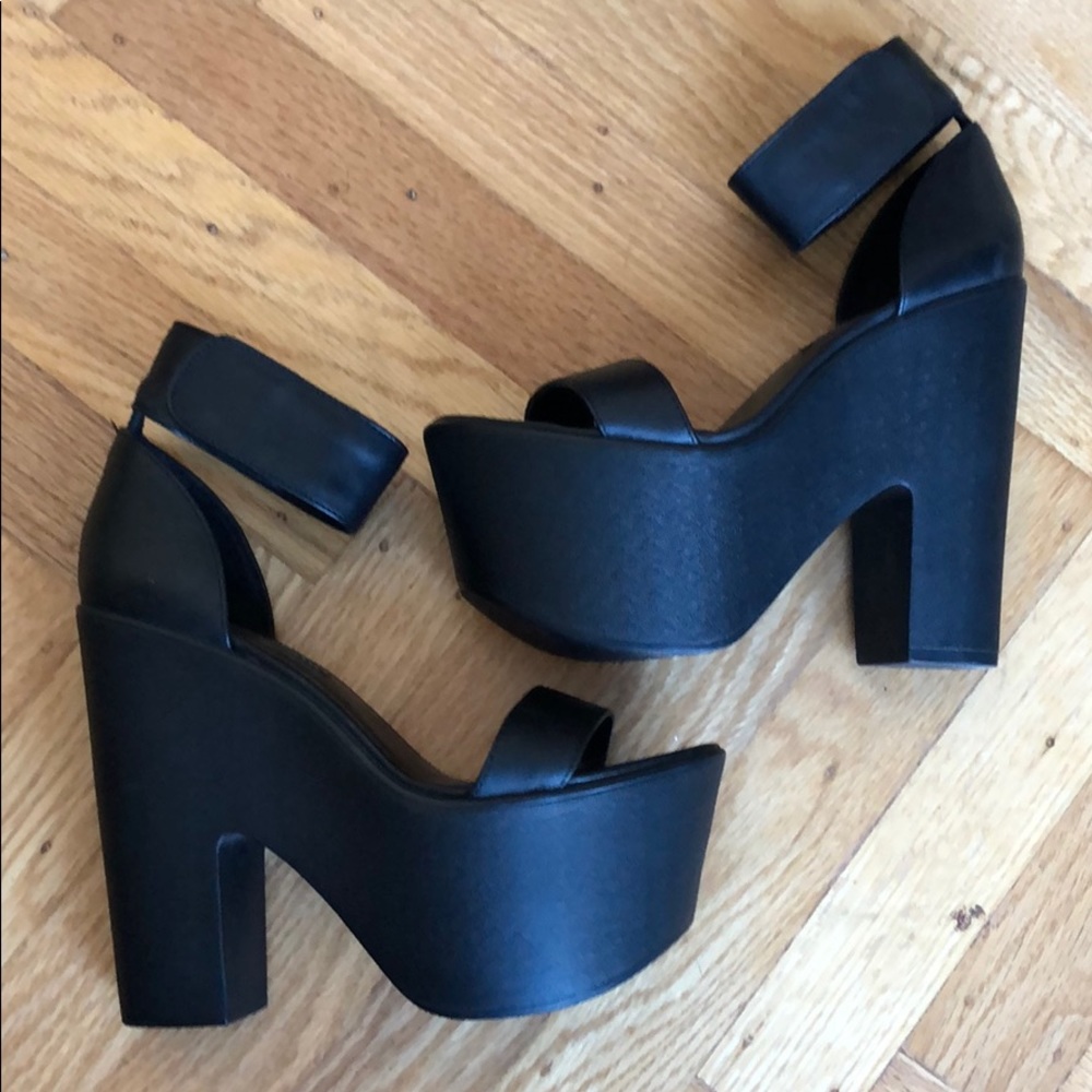 LF black heels